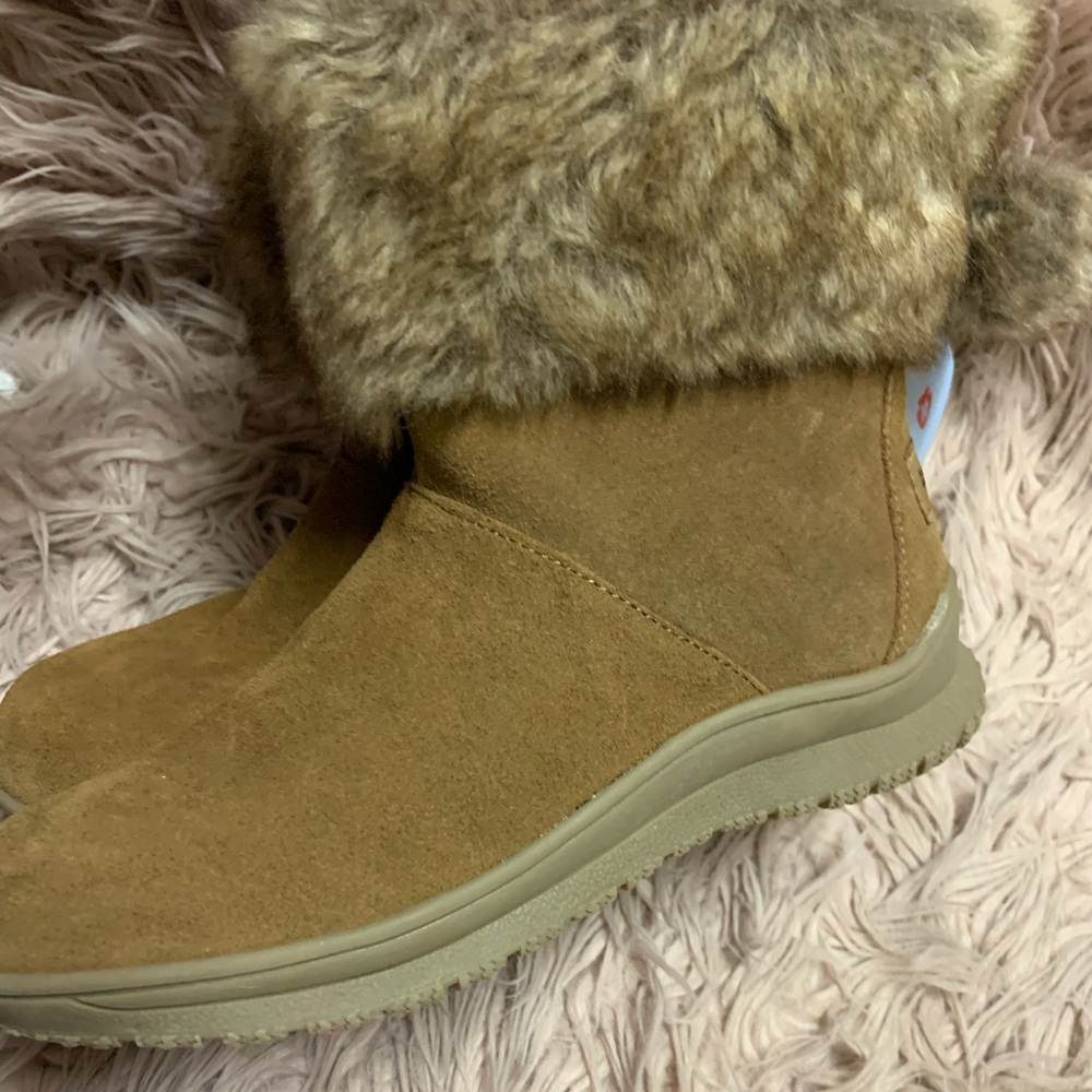 Minnetonka Boot - Picture 2 of 4